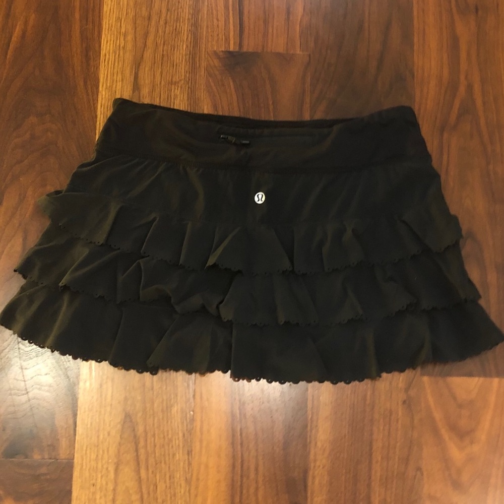 Lululemon laser cut ruffled run skirt